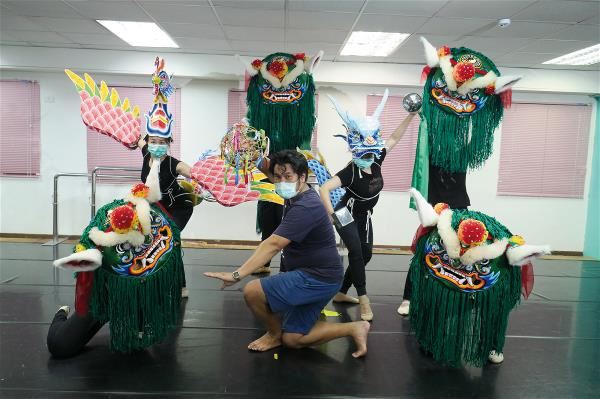 Founded in 1996, YiTzy Folk Dance Theatre has performed in more than 100 cities around the world. The group, whose works highlight Taiwanese folk customs, has asked Wu Teng-hsing to be its Longfeng Lion Ensemble coach.