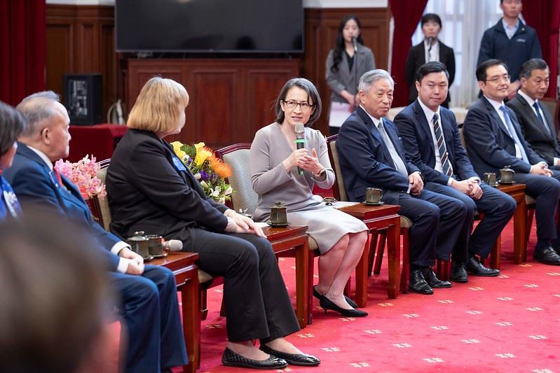 副總統接見「國際扶輪社長歐琦珂暨台灣12個扶輪地區總監」