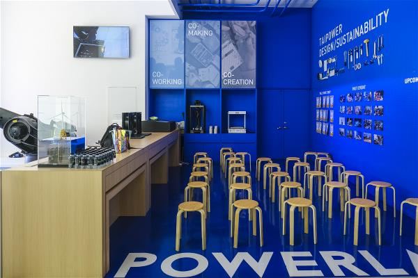 一樓的POWERLAB是利用能源當成創作的異想世界。