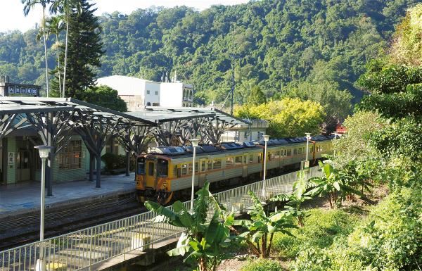 搭火車優遊客家山城：內灣線產業的時代變化