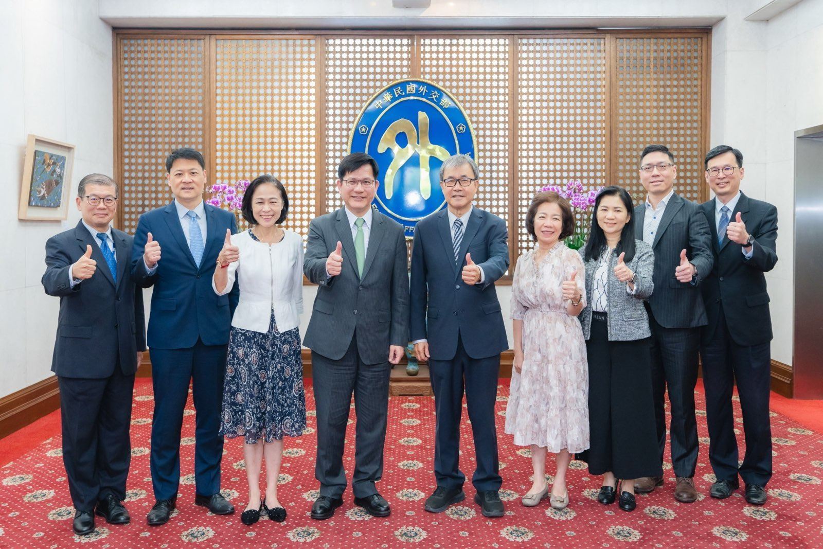 外交、教育雙部長會議，兩部各相關單位主管均出席交換意見，討論熱烈。