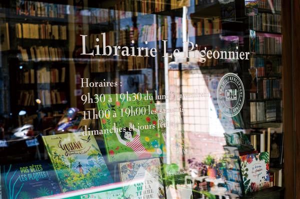 Librairie Le Pigeonnier, a bookstore that has been in business for more than 20 years, offers Taiwanese a window on France. (photo by Kent Chuang)