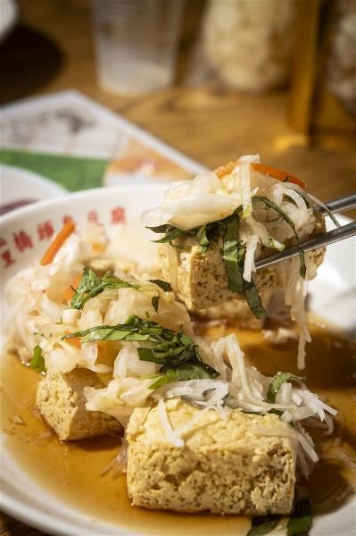臭豆腐是台灣特色小吃,來台旅遊絕不能錯過。