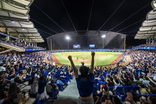 Taiwanese-Style Sports Cheering