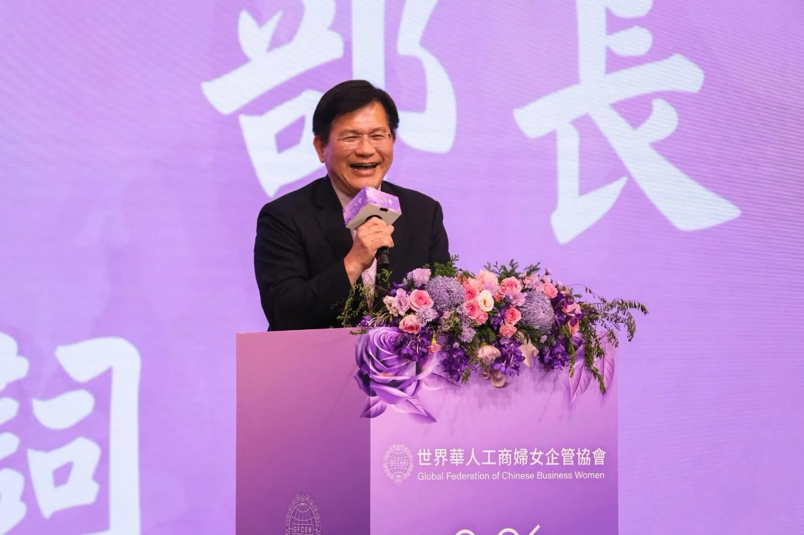 外交部長林佳龍於「2026世華世界年會―華冠之夜外交部晚宴」致詞。