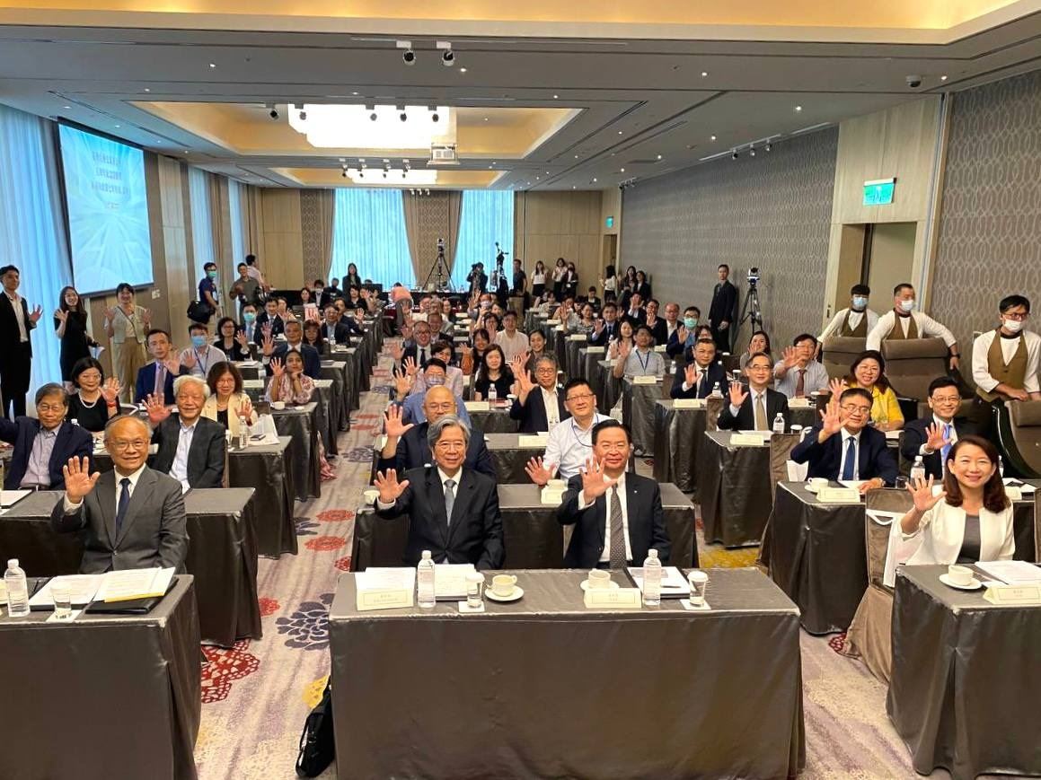 全體嘉賓共同祝福臺亞會五週年生日快樂。