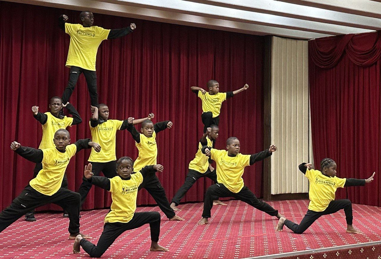 阿彌陀佛關懷中心納米比亞院所院童精彩的武術表演。