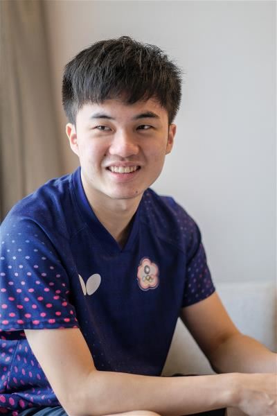 賽場上專注沉著的林昀儒,私底下個性相當隨和,樂於與團隊一同成長,分享獲勝的喜悅。