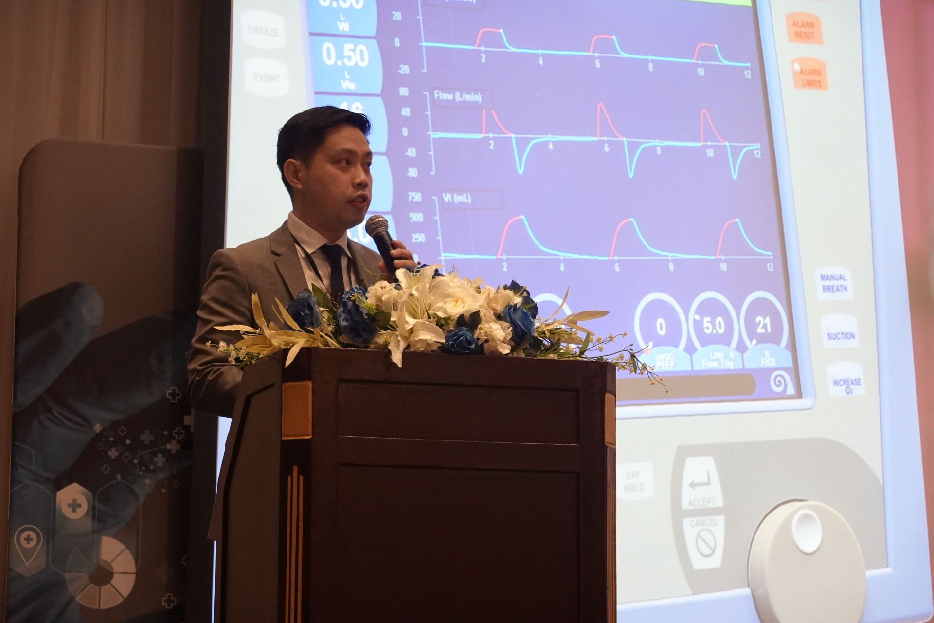 彰化基督教醫院胸腔內科黃國揚醫師分享AI預測拔管最佳時機