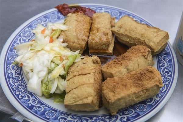 外國遊客又愛又恨的臭豆腐，可是台灣人心目中最美味的食物之一，好吃的臭豆腐會令你終身難忘。