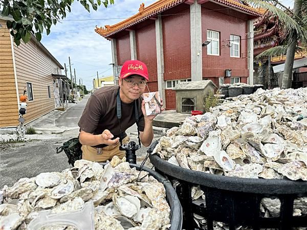 醉心民俗文化的林伯奇走訪台灣各地,發現台灣水邊的民俗活動相當精采。(林伯奇提供)