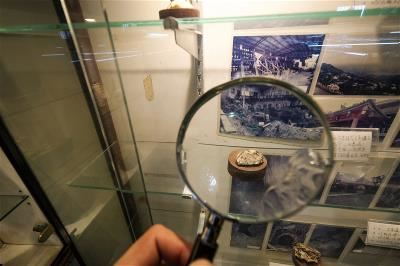 九份金礦博物館裡收藏豐富礦石，還可見到金礦石的磨碾、洗金、水銀換金等在地「煉金術」，令人大開眼界。