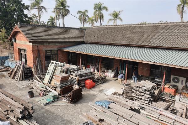 停駐在廠區內的每一件材料,等待著媒合的機緣,期待一場奇幻旅程的開展。