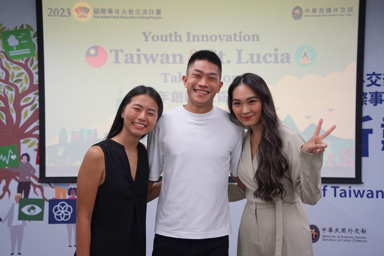 今年訪問聖露西亞的國際青年大使分享出訪交流經驗。