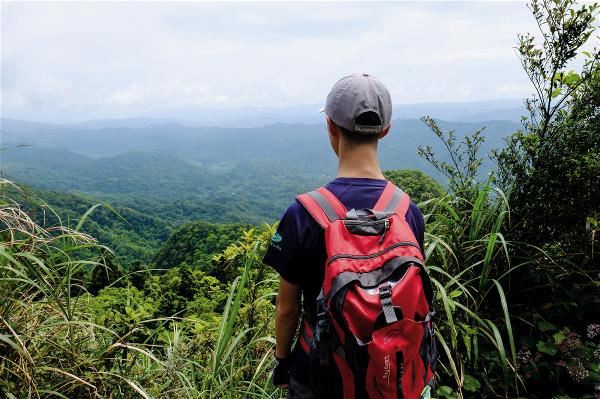 曾經是被否定、內心傷痕累累的孩子，藉由登山得到自信，為自己的生命帶來正向力量。