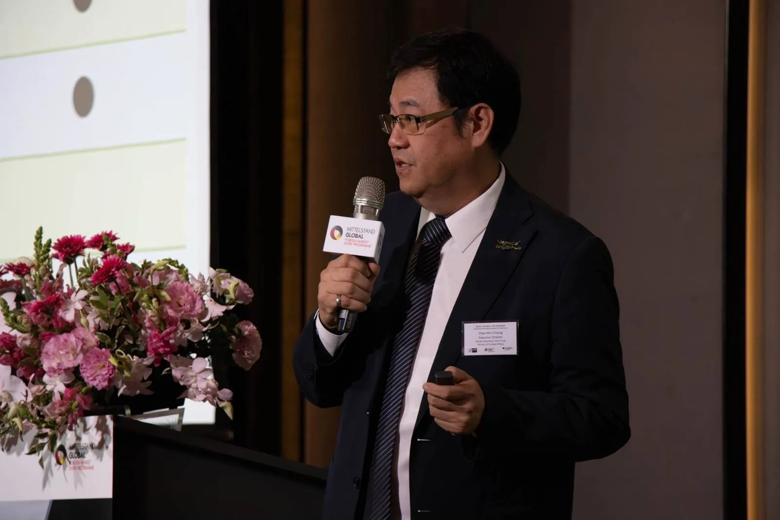 外交部無人機外交小組執行長江振瑋受邀擔任主講人。