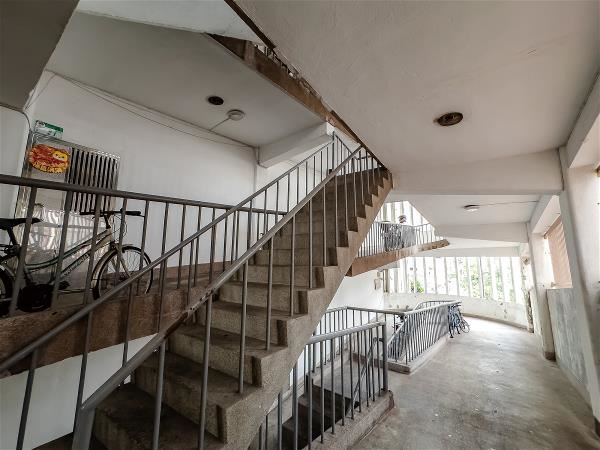 The Jichedao Gongyu—“motorcycle ramp apartments”—feature both a conventional staircase for residents, and a spiral ramp for their two-wheelers.