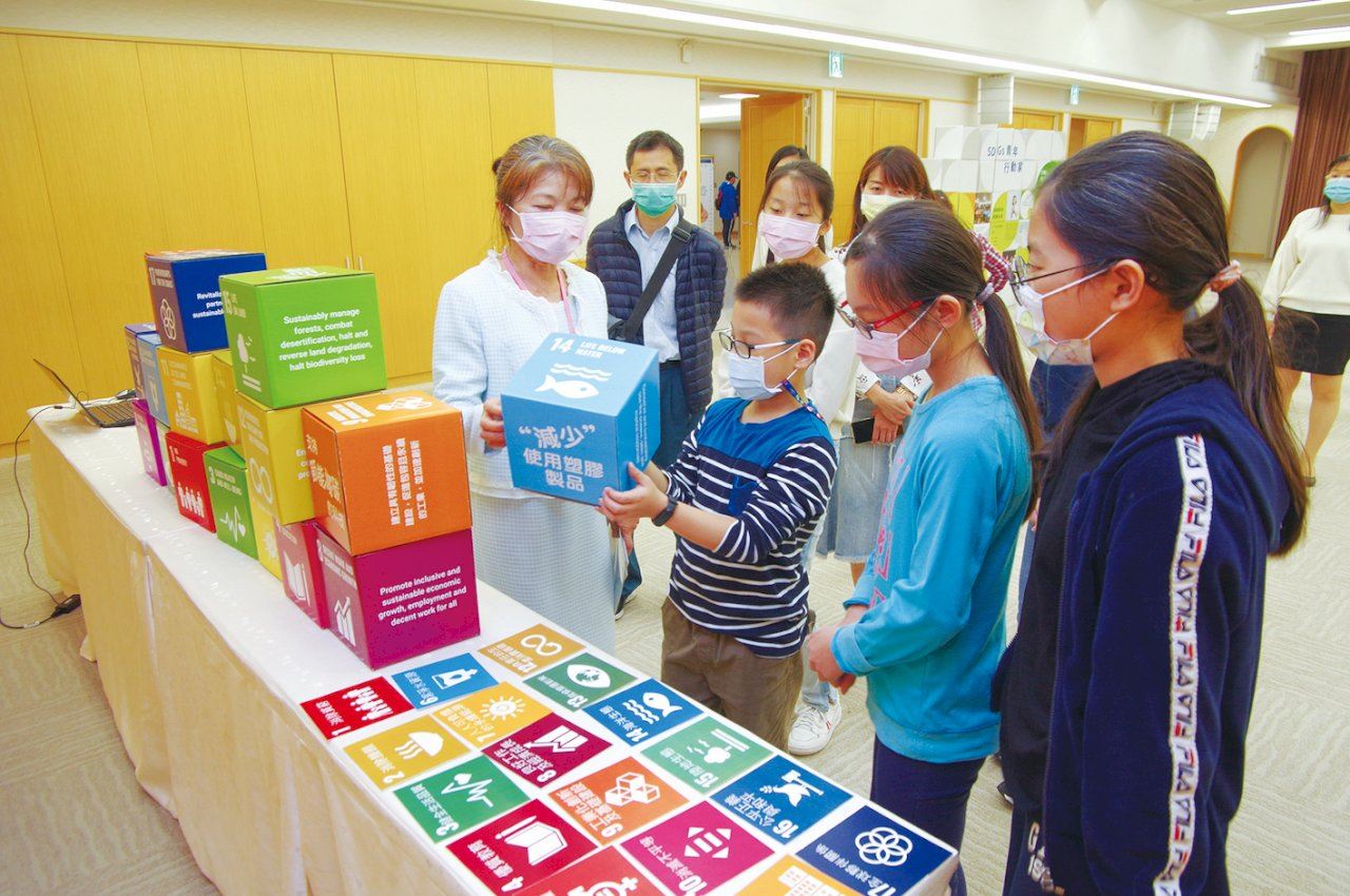 Taiwan Soka Association (TSA) hosts the “Seeds of Hope and Action” exhibition across Taiwan to raise public awareness.