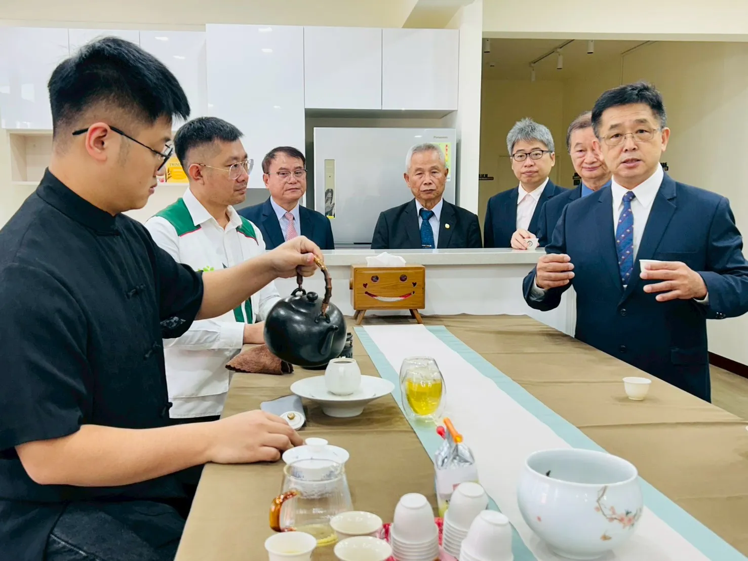 台中市茶商業同業公會擺設茶席及捐贈茶葉