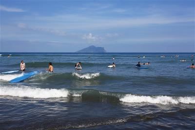 Wai’ao is a popular spot for surfing and paragliding, attracting foreigners and young people to move in.