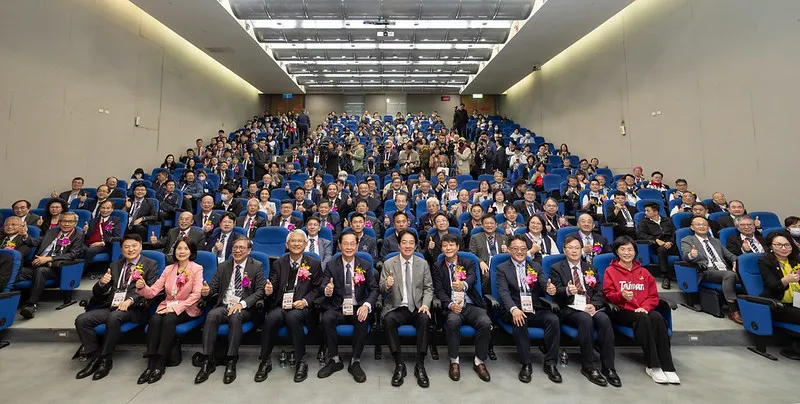 總統與出席人員合影