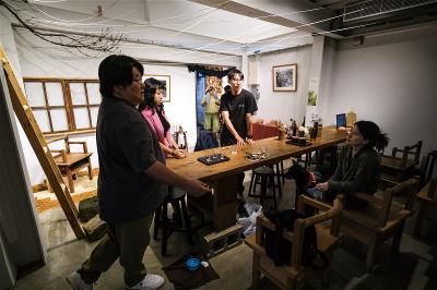 林正文（前）將山城美館搬至九份，作為藝術與在地的橋梁。