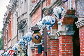 Scenes from the 2022 Sanxia Indigo Dyeing Festival show how the traditional fabric dyeing industry is celebrated annually. (Courtesy of Sanxia District Office)