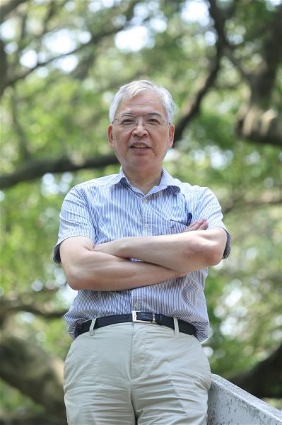 許樹坤專長為海洋地球物理，他研究馬尼拉海溝的地體構造，為災變提出預警。