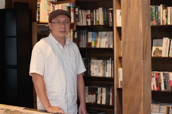 王子碩經營「聚珍臺灣」獨立書店,主力推廣台灣歷史記憶。