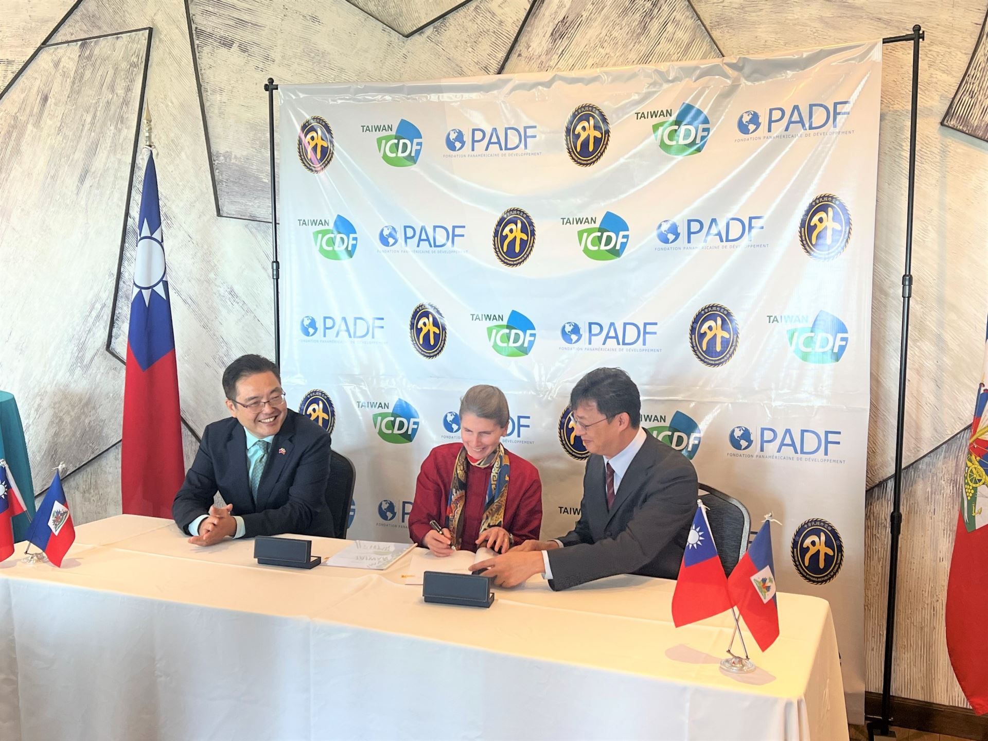 TaiwanICDF signed a cooperation agreement with the Pan American Development Foundation.