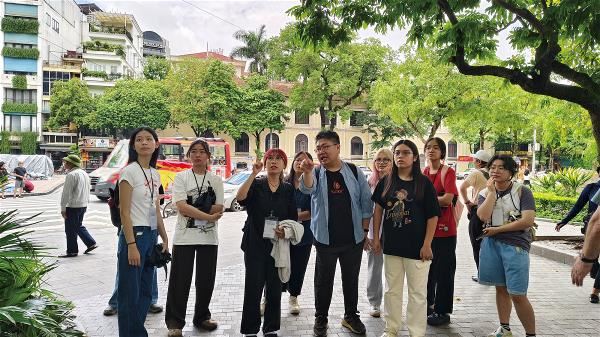 華語教學，由越南學生帶著小老師踏查旅遊景點，進行環境探索。