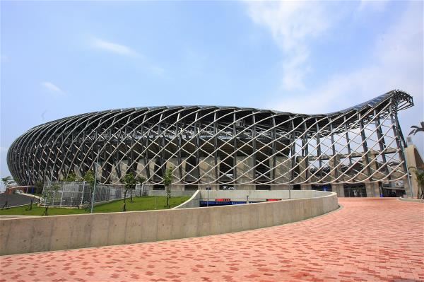 高雄富邦馬拉松的全馬終點,設在國家體育館(世運主場館)。(外交部資料)