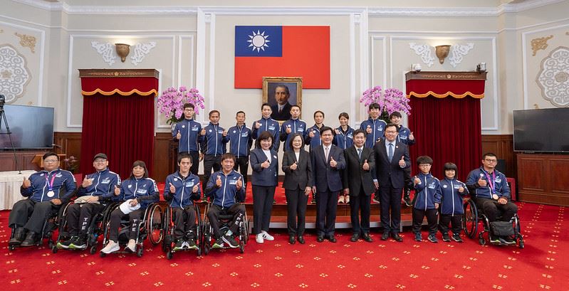 總統與「2022杭州亞洲帕拉運動會」代表團合影