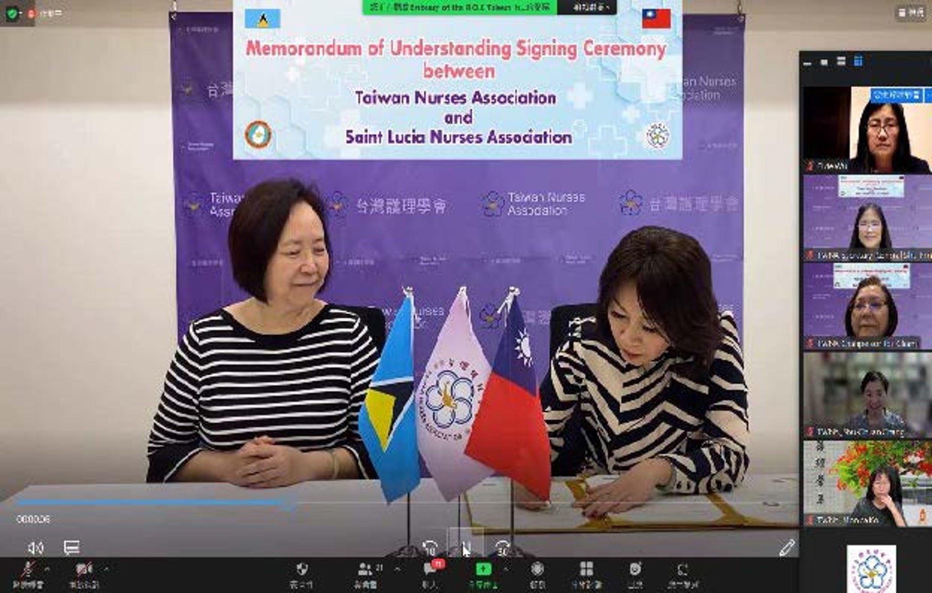 Dr. Chen Ching-min, president of the TWNA (right) signs the agreement.
