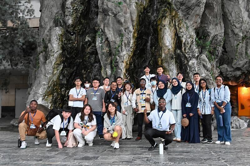 Ocean Challenge 2024 participants smile during a visit to the National Museum of Marine Biology and Aquarium in southern Taiwan’s Pingtung County. (Courtesy of OAC)