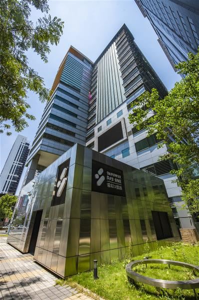 隱身在辦公大樓裡的「電幻1號所」,是全國首座綠能主題展示館。