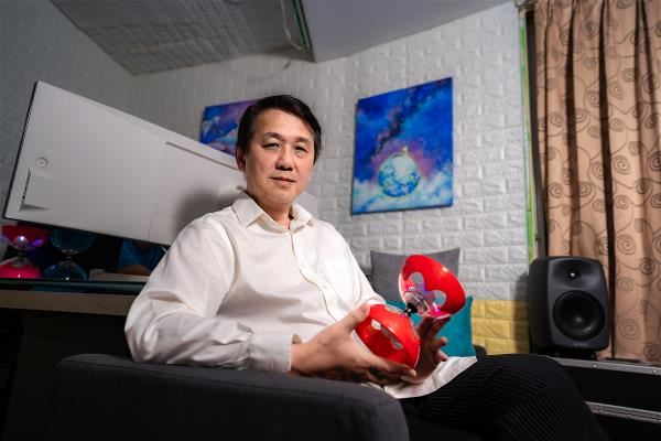 團長劉樂群表示，舞鈴創造的藝術並非曲高和寡，而是要貼近生活。（林旻萱攝）