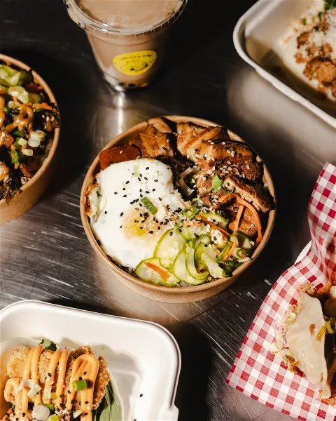 阿嬤爌肉飯是豬豬咬的第一道產品，也是長紅菜色。