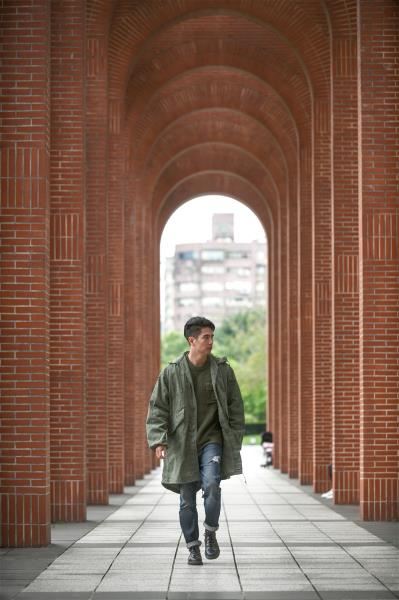 Born in a village in northern Myanmar, Lee Yong Chao started to take film seriously while he was studying for an undergraduate degree in Taiwan. His Blood Amber was selected for the Semaine de la critique at the Locarno Film Festival, and his Rain in 2020 was nominated for Best Documentary Feature at the 2021 Golden Horse Awards.