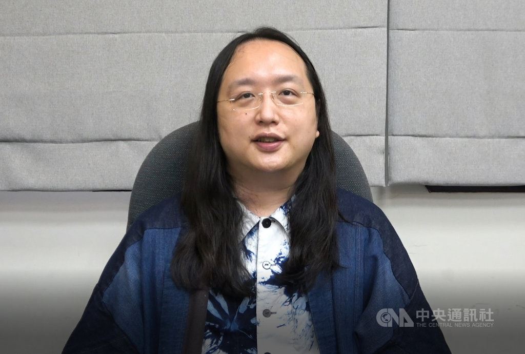 行政院政務委員唐鳳5月12日以預錄影片參與荷蘭國際關係研究所線上研討會，分享推動數位民主及科技防疫經驗，指台灣模式可與全球民主國家共享。（圖駐荷蘭代表處提供）中央社記者唐佩君布魯塞爾傳真 110年5月13日