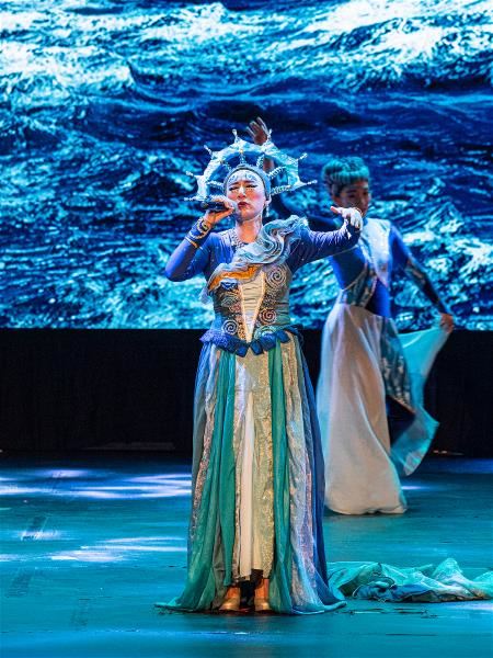 劉樂群透露，《生命之光》中，海洋女神所唱之歌曲，是採集南島語系語言編撰而成。 （駐汶萊代表處提供）