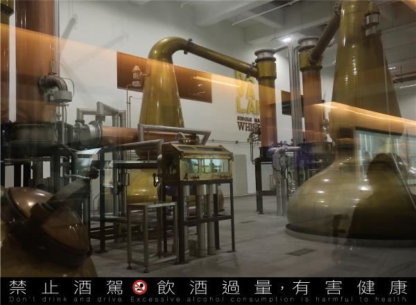 噶瑪蘭燈籠型的蒸餾器,所蒸餾的酒液,酒體不太厚也不太薄,取其中庸之道,達到酒體與酒香的最佳平衡。