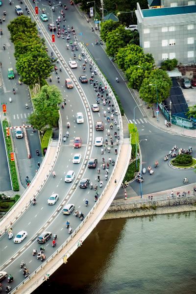 發展中的越南，馬路上的車輛總是川流不息。