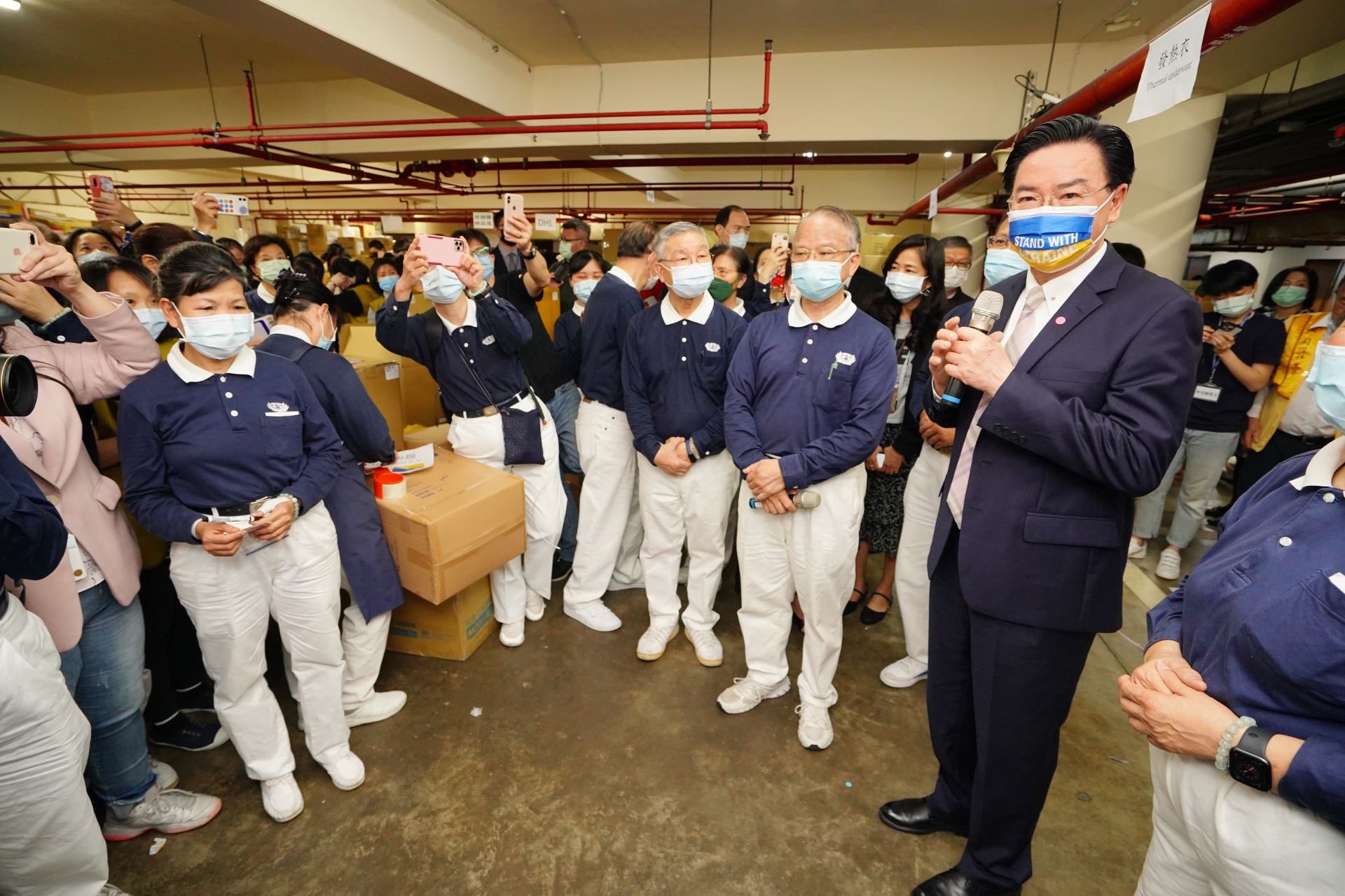 吳部長向在場志工致詞表達感謝