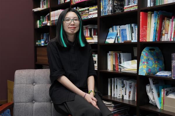 駐團編劇吳明倫以台灣五大奇案為本，重新建構十段故事，提出台灣七年級生解讀的視角。