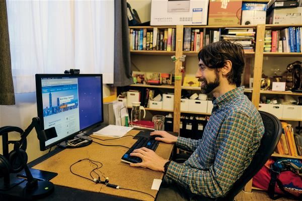 As an information technology expert, Tom Fifield helped Taiwan’s government set up their Taiwan Gold Card website.