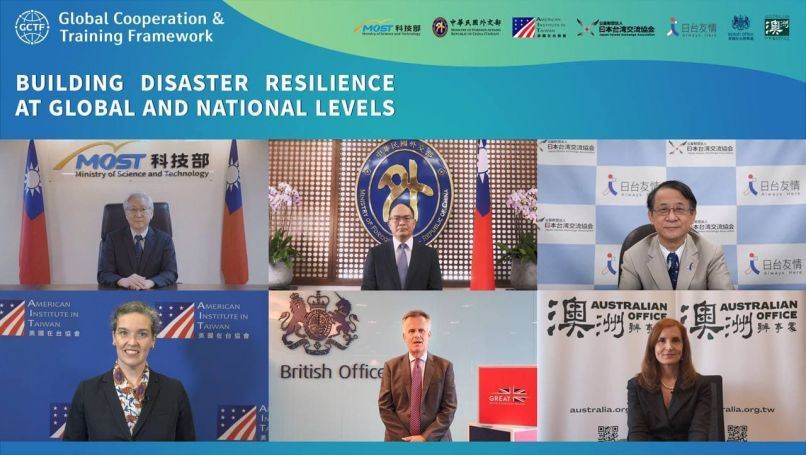 MOFA Deputy Minister Harry Ho-jen Tseng (top, center), MOST Minister Wu Tsung-tsong (top, left), AIT Director Sandra Oudkirk (bottom, left), JTEA Chief Rep. Hiroyasu Izumi (top, right), AOT head Jenny Bloomfield (bottom, right) and BOT head John Dennis take part in the virtual GCTF disaster resilience workshop Sept. 24 from Taipei City. (MOFA)