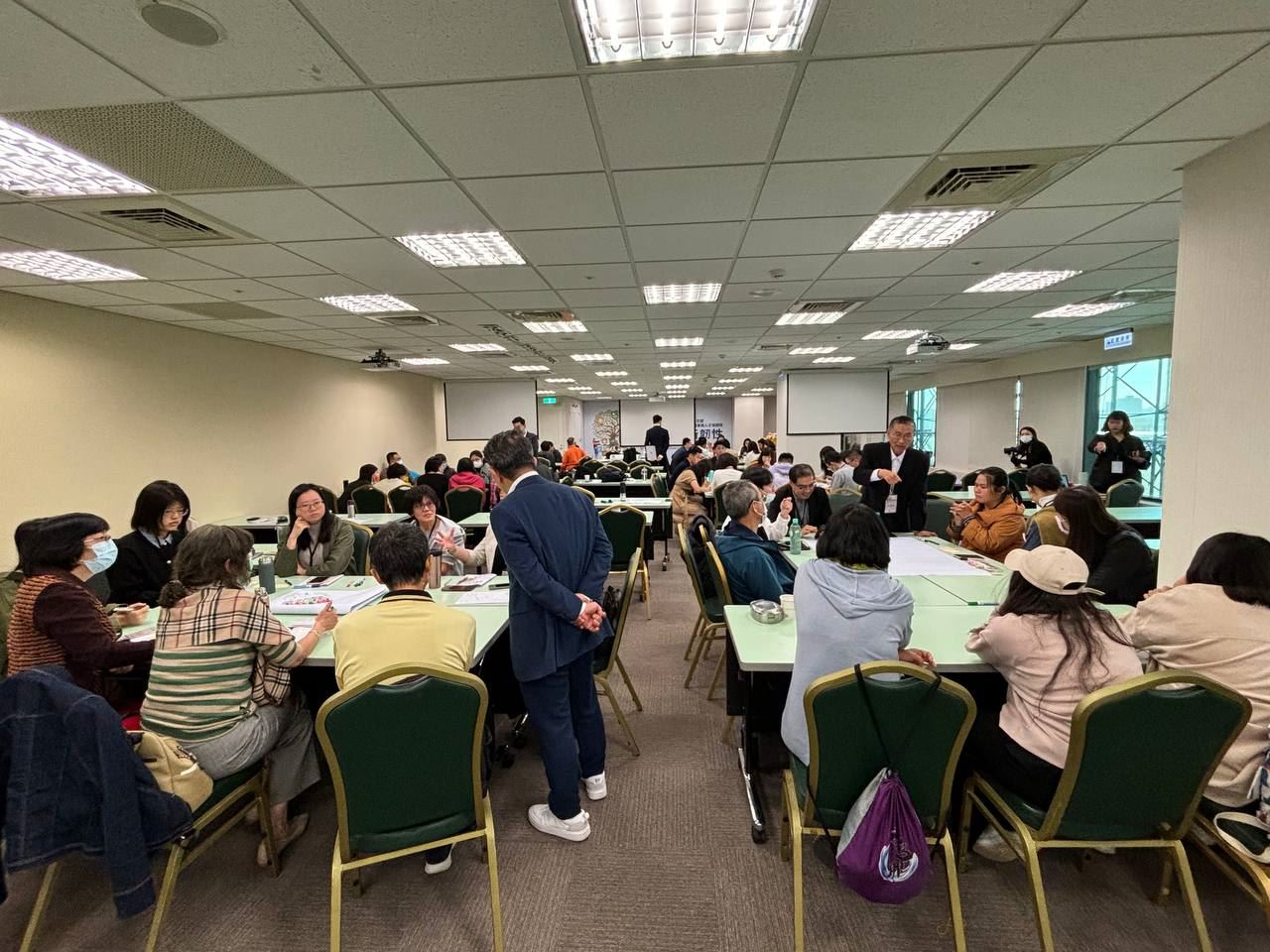 參加培訓班的NGO夥伴及青年學子交流互動熱烈。