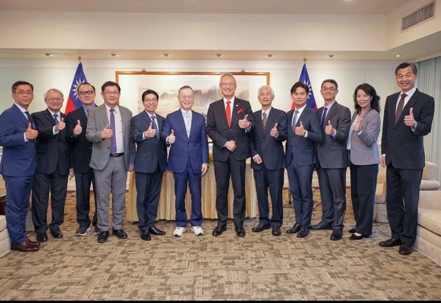 簽約儀式結束,現場與會貴賓合影。