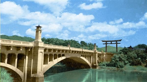 王子碩上色的第一張黑白相片台北明治橋,考證出石材是從日本本土運來的花崗岩。(王子碩提供)